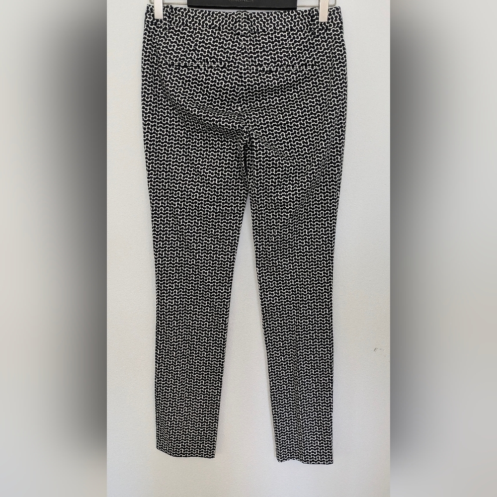 Calvin Klein EUC Stretchy Pants Women’s Sz 0 Black and White Geometric Slacks - Picture 3 of 11